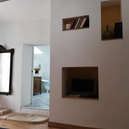 Autour Du Puits Bed & Breakfast 3*