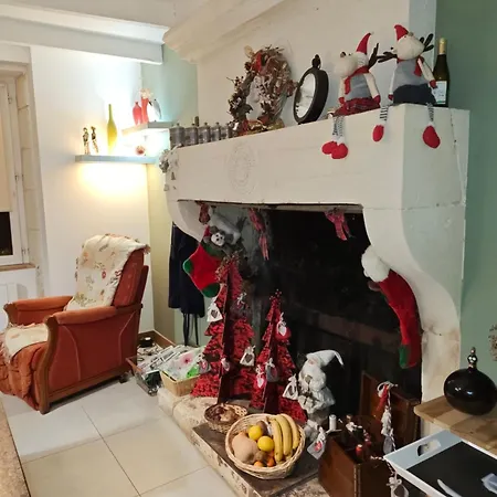 Autour Du Puits Bed & Breakfast 3*