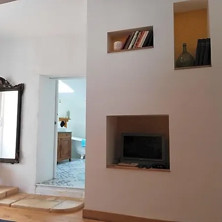 Autour Du Puits Bed & Breakfast 3*