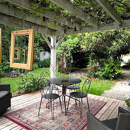 Autour Du Puits Bed & Breakfast 3*
