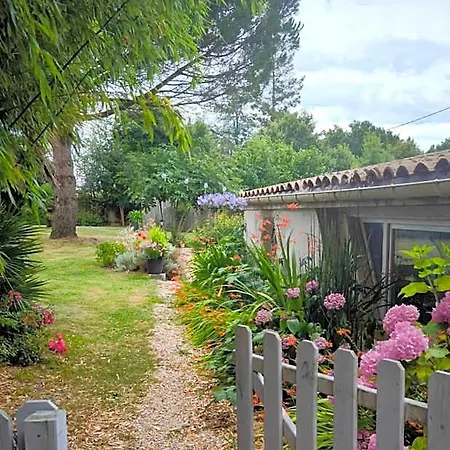 Autour Du Puits Bed & Breakfast