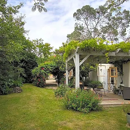 Autour Du Puits Bed & Breakfast 3*